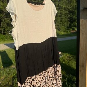 ANDREE BY UNIT Black and Cream Colorblock Blouse with Pink Animal Print